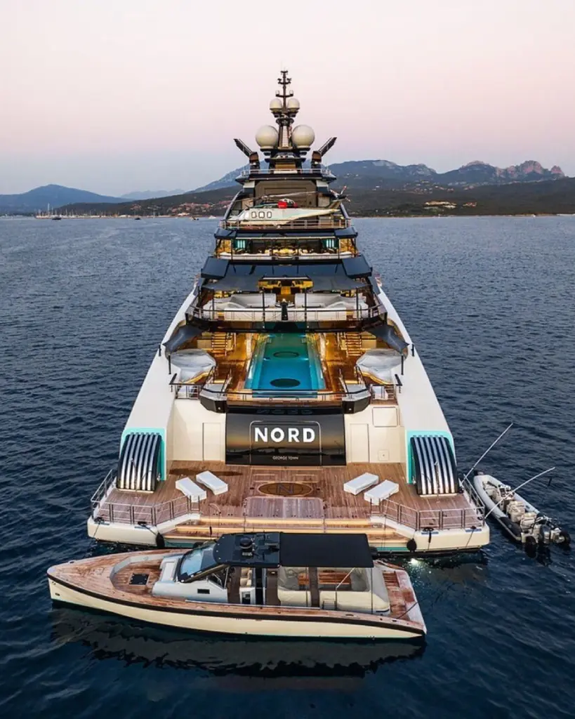 Private Yacht vor der norddeutschen Küste